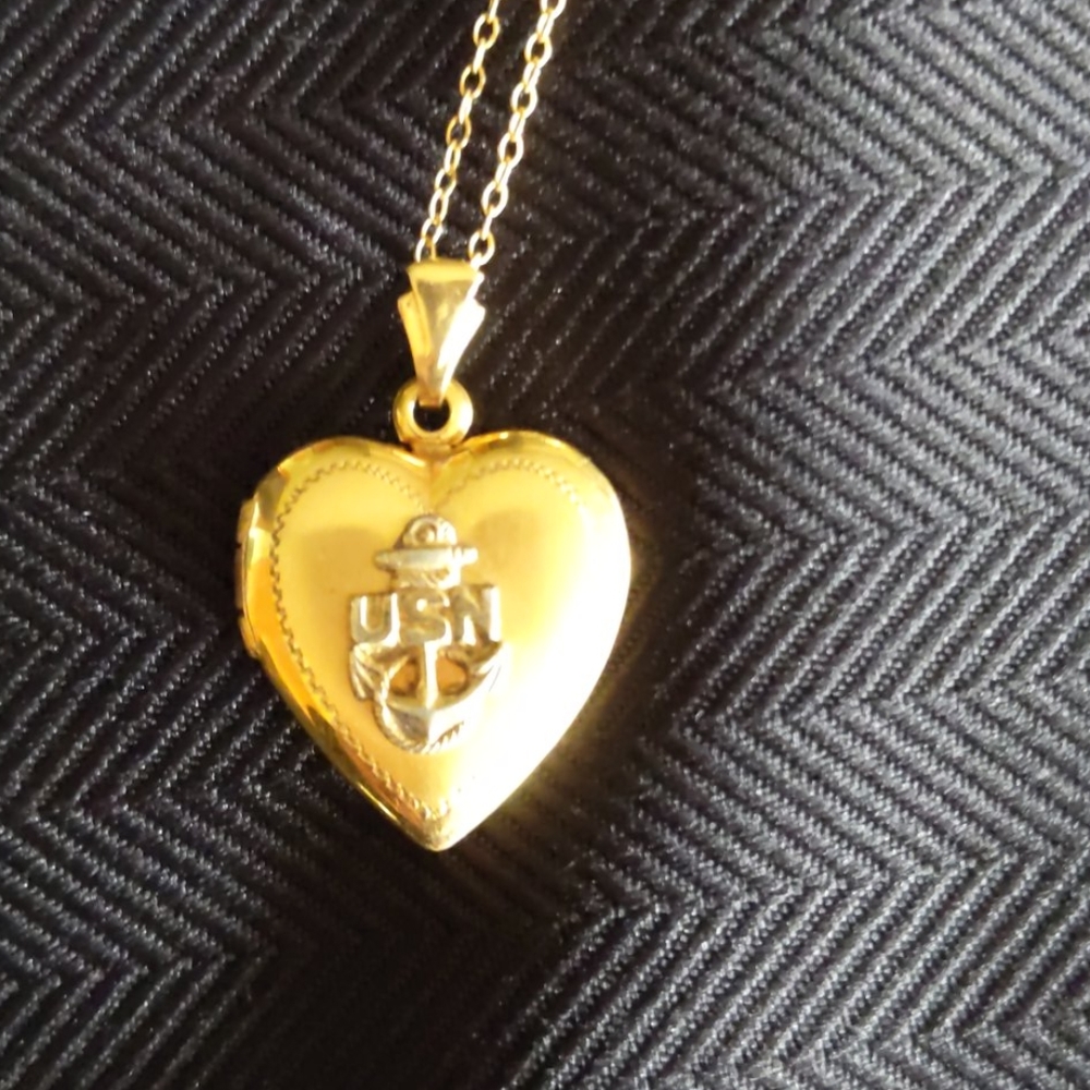 !!Vintage USNavy gold heart locket